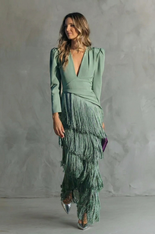 Alejandra – Vestido elegante con mangas de flecos