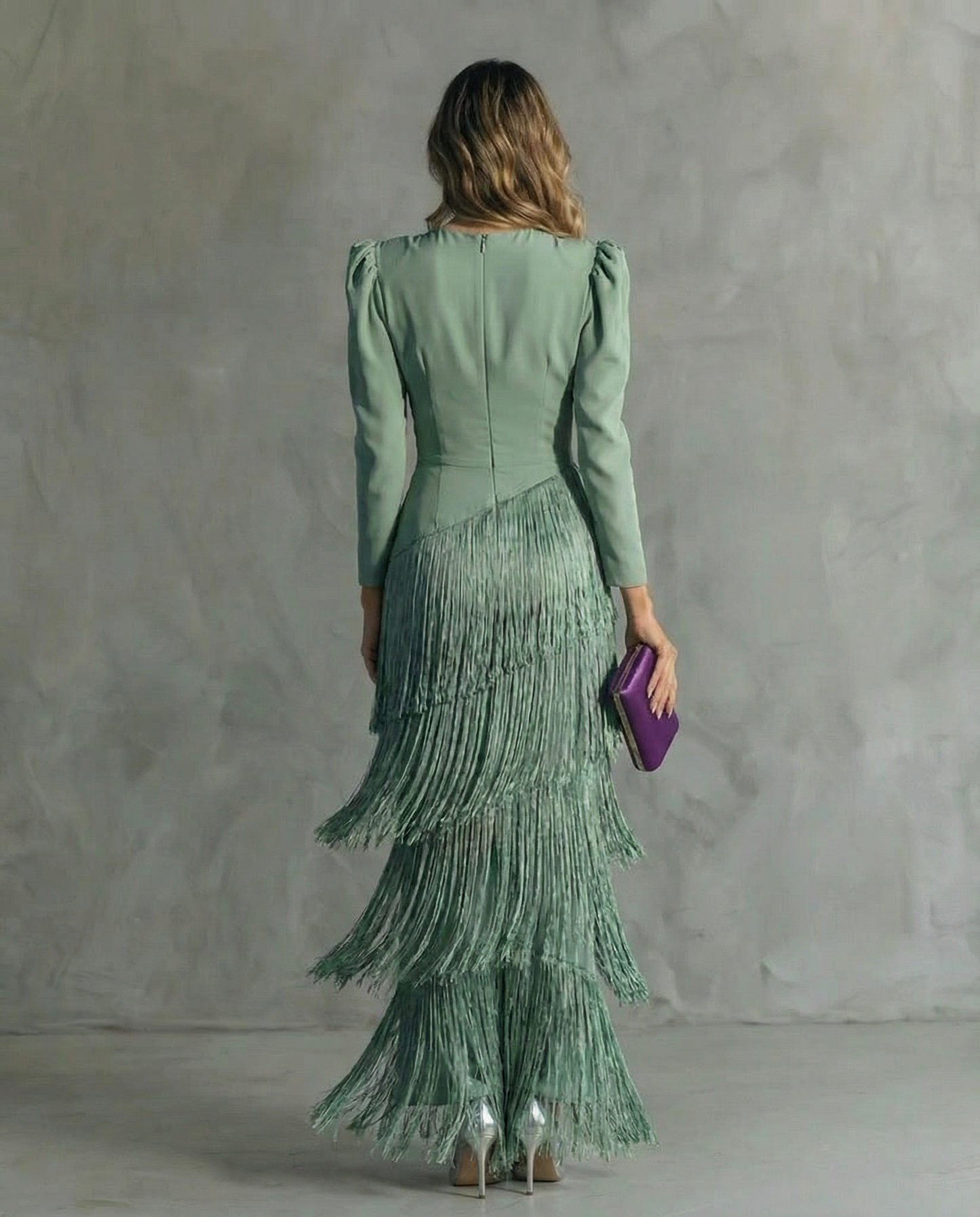 Alejandra – Vestido elegante con mangas de flecos