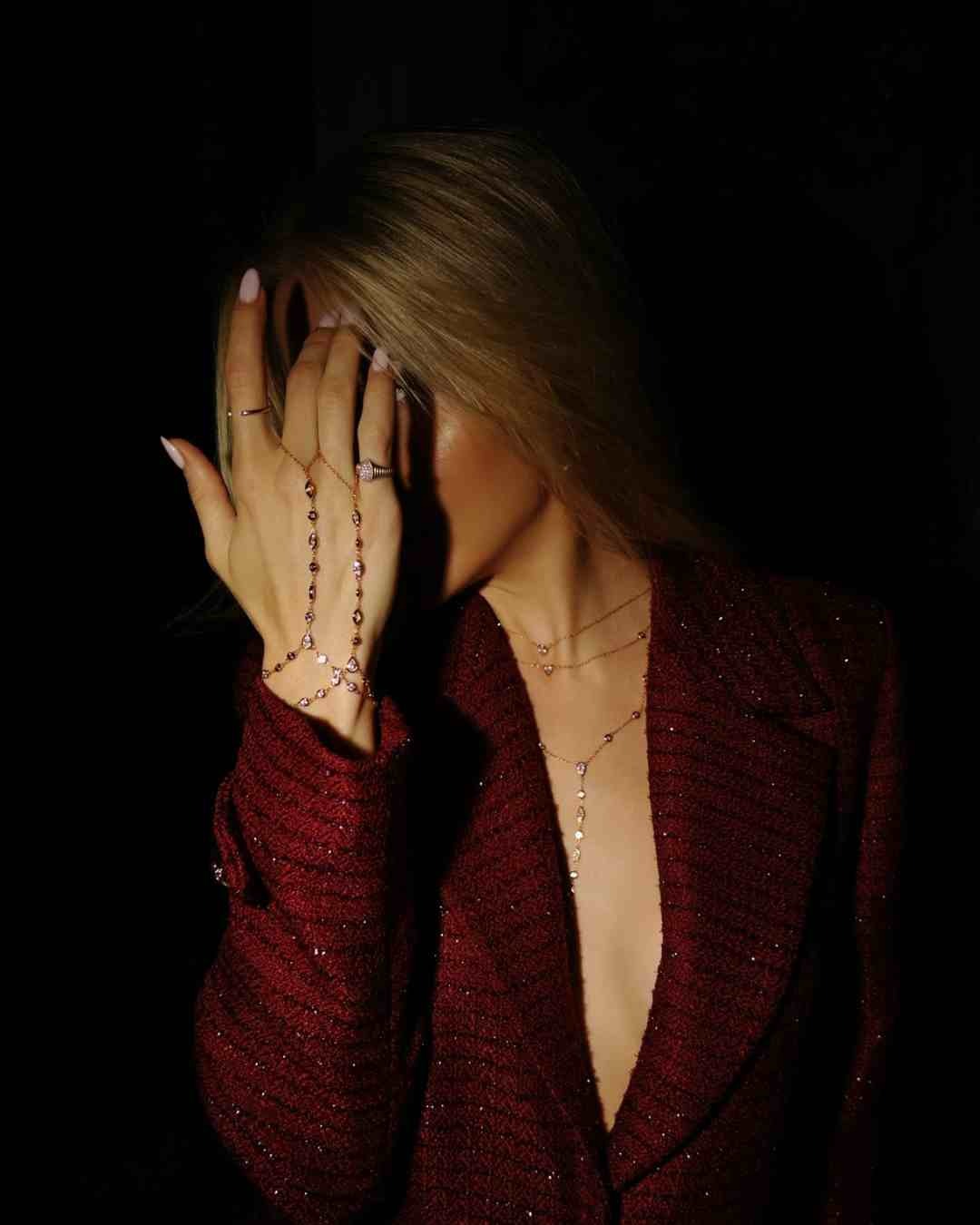 Estela - Cadena de Mano Chapada en Oro