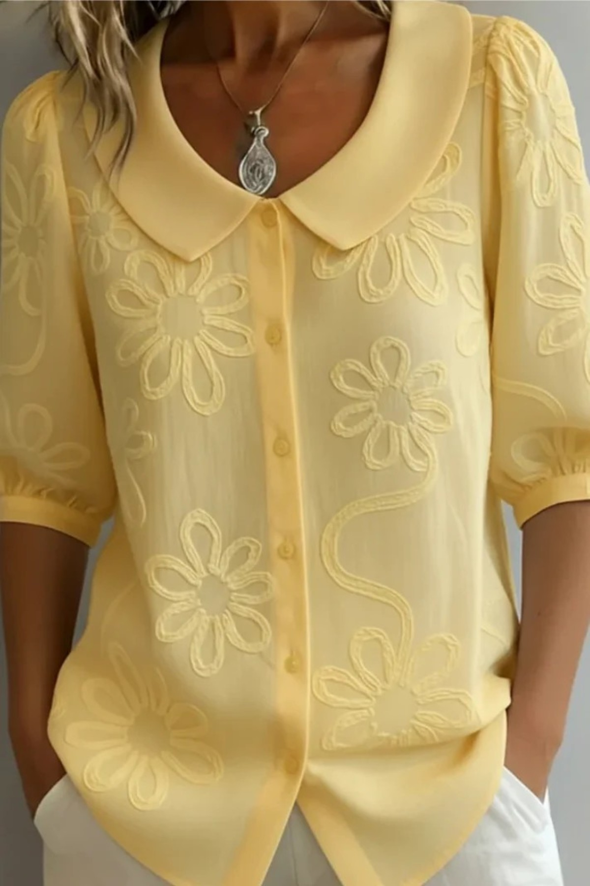 Fiorella – Blusa con cuello floral