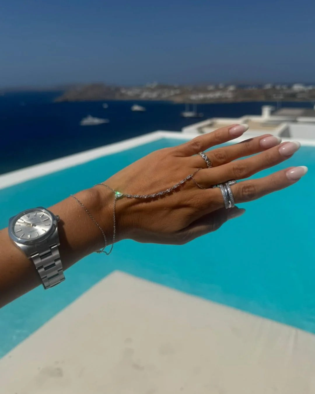 Mía – Cadena de Mano Bañada en Plata